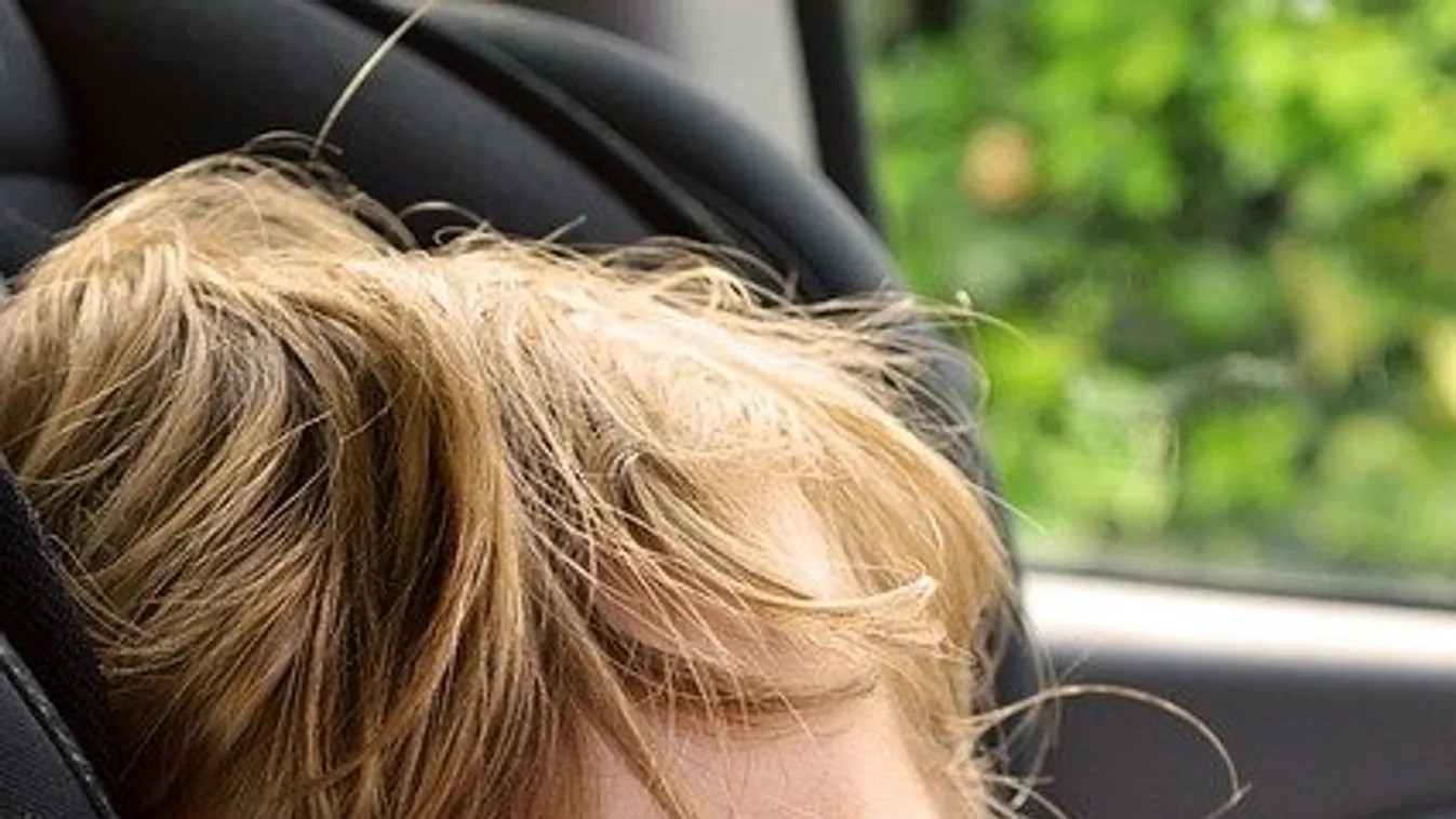 Drámai helyzet: kétségbeesett a három magyar gyermek a sofőr nélküli kocsiban