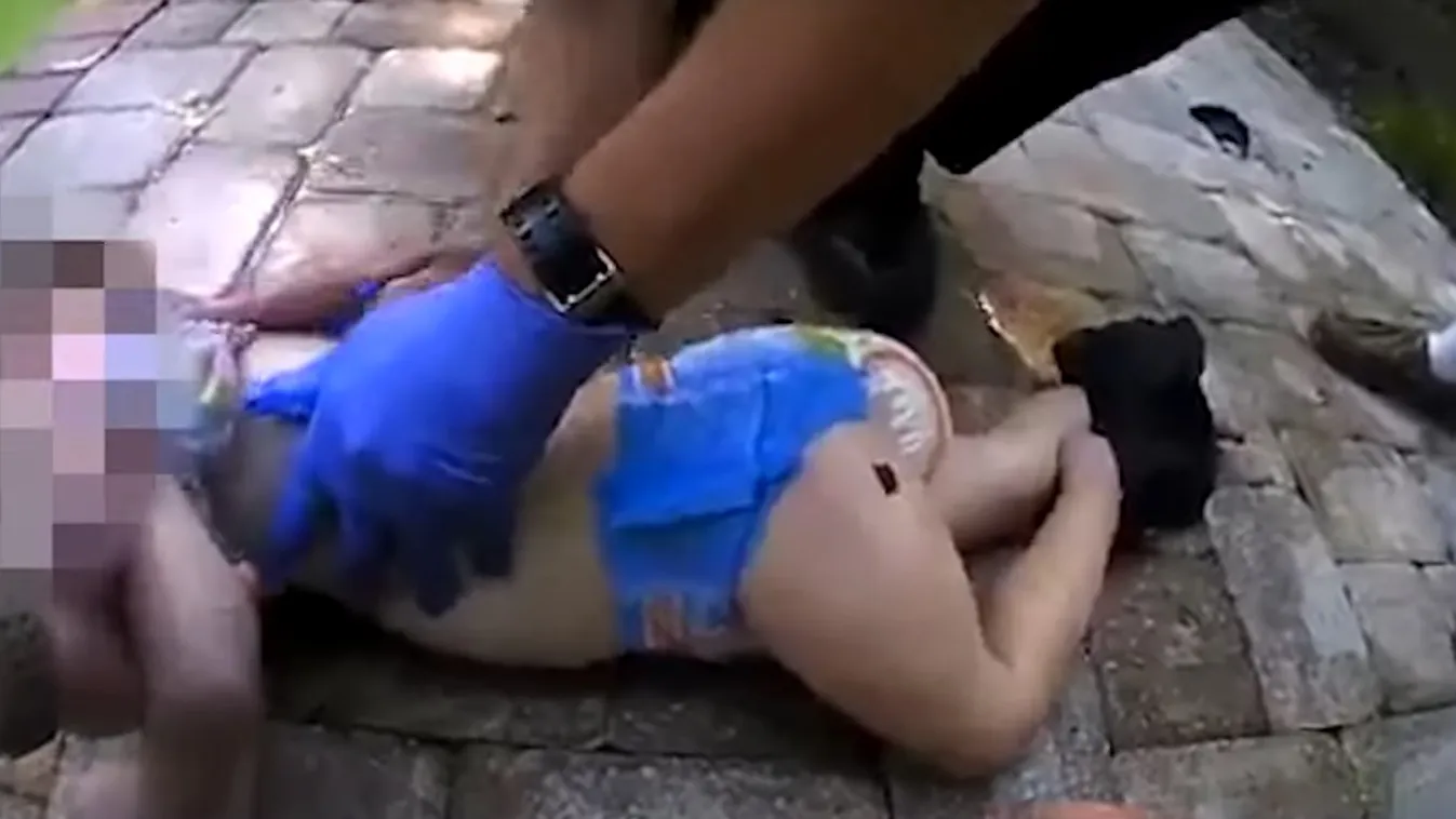 Rémisztő: arccal lefelé lebegett a vízen a 3 éves kislány, percekig élesztették újra – videó