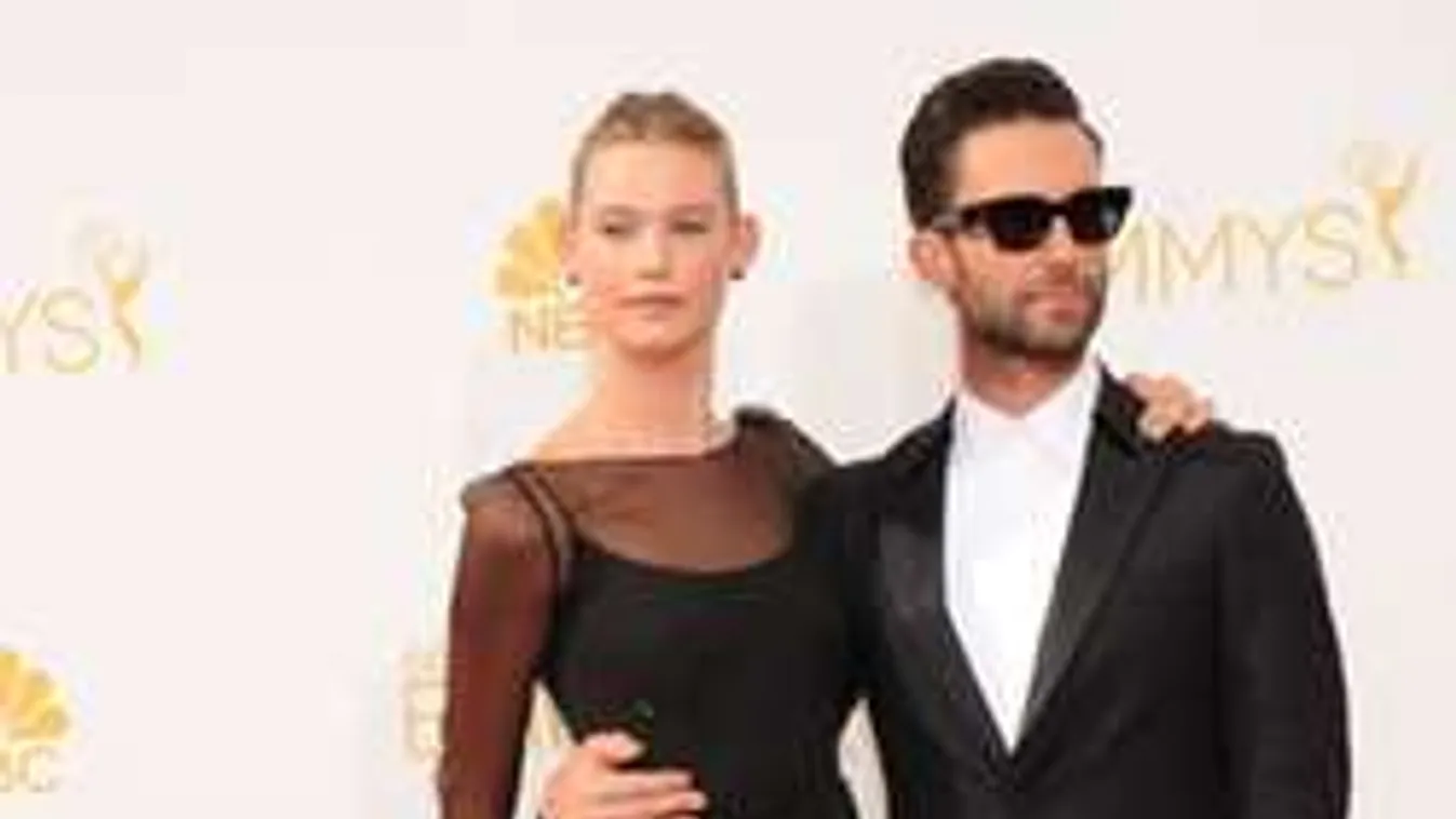 Párhetes kisbabája megütésével gyanúsítják a sztárénekest