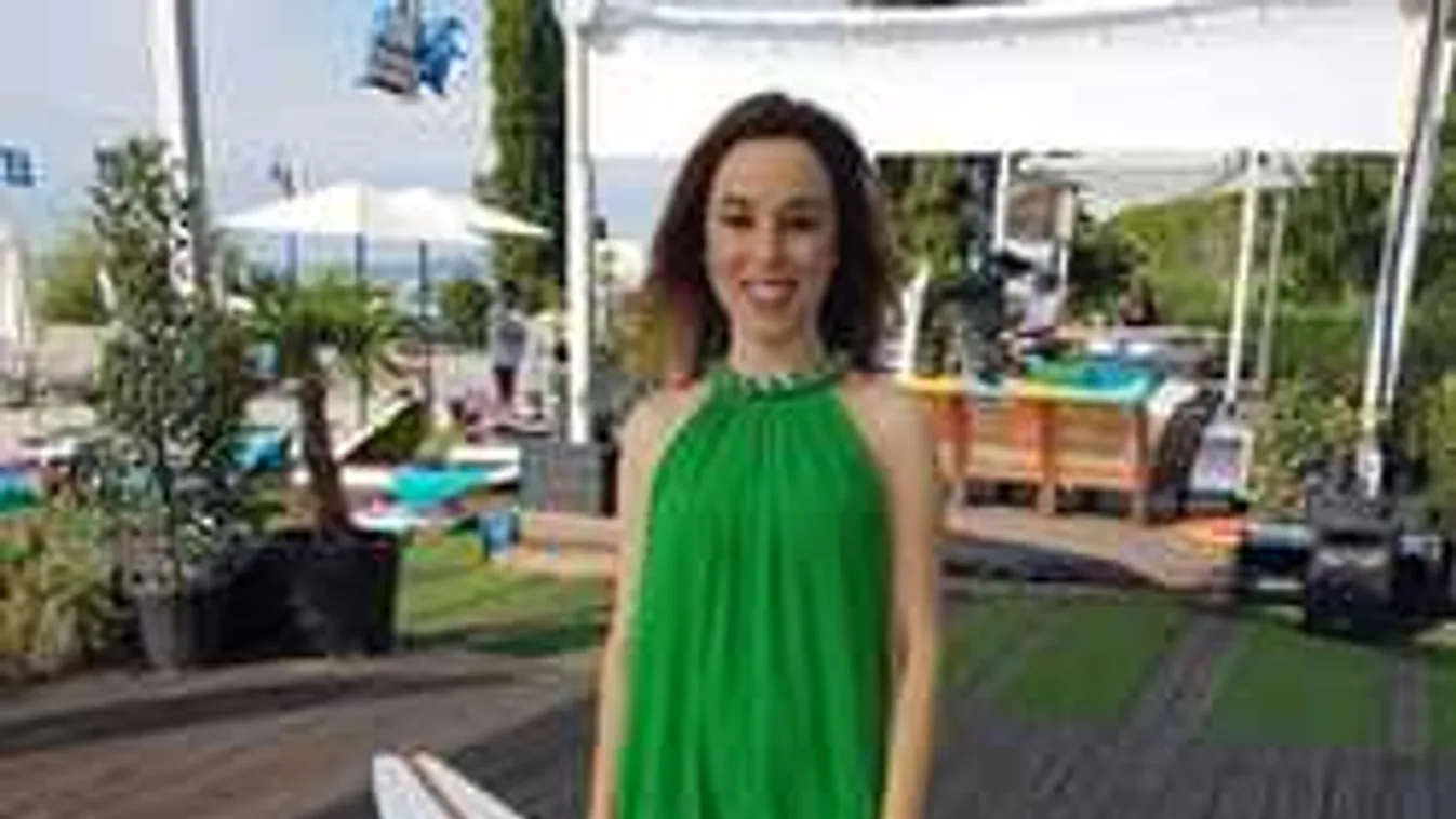 Mindenki találgatja, miért ájult el az énekesnő a születésnapi buliján