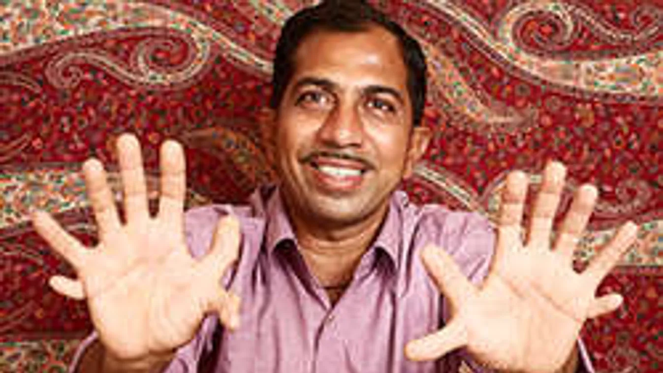 Guinness-rekorder lett a 28 ujjú indiai asztalos!