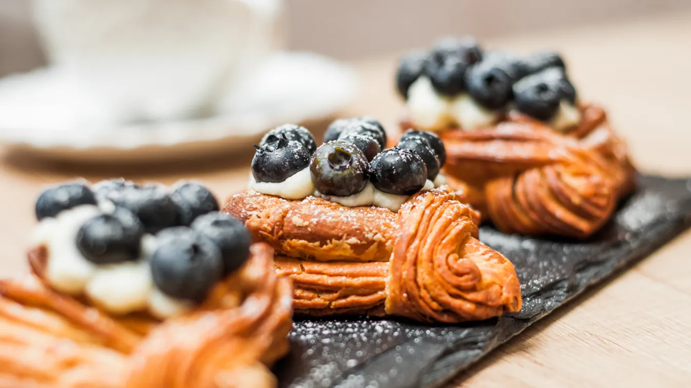 Delicious,Puff,Pastries,With,Berries,And,Sugar,Powder,On,Wooden