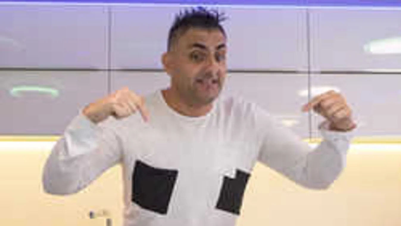 Erre senki nem számított: felmentették Győzikét