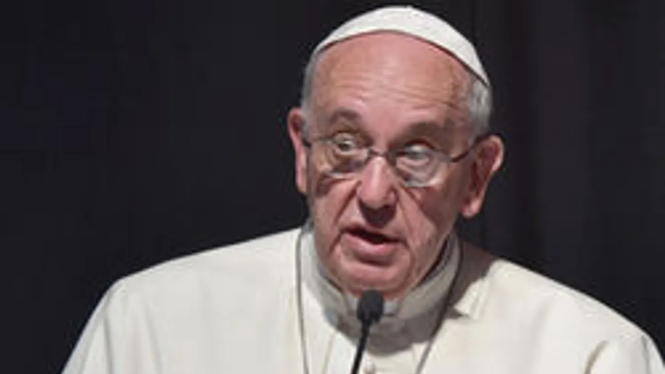 Ezt el sem hiszed! Nyilvánosan öltözött a pápa