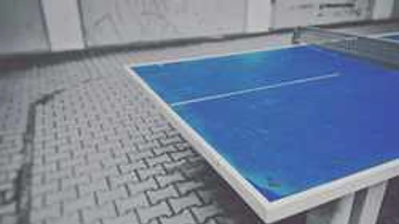 Elborzadtak a kisgyerekes anyukák: hulla hevert a játszótéren