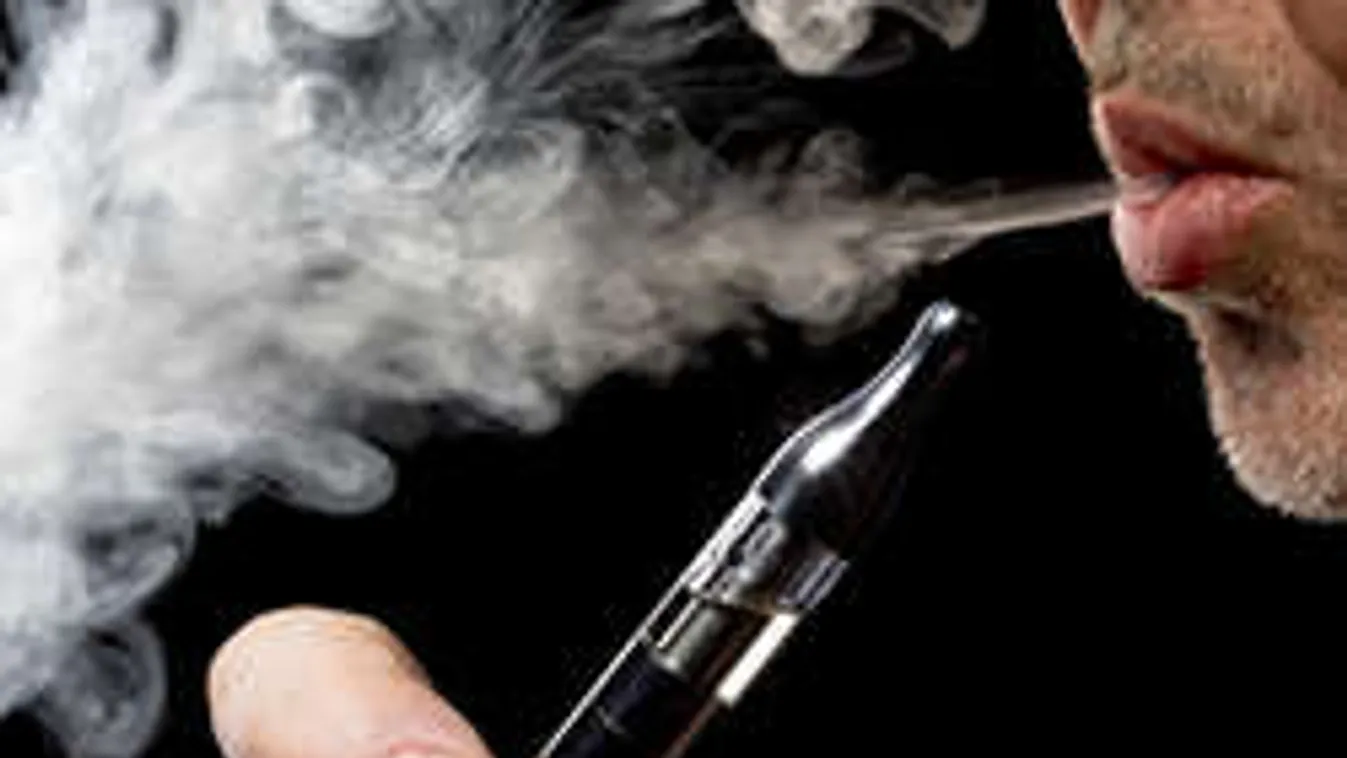 Végleg befellegzett az e-ciginek! Ezért tiltják be közterületen is!