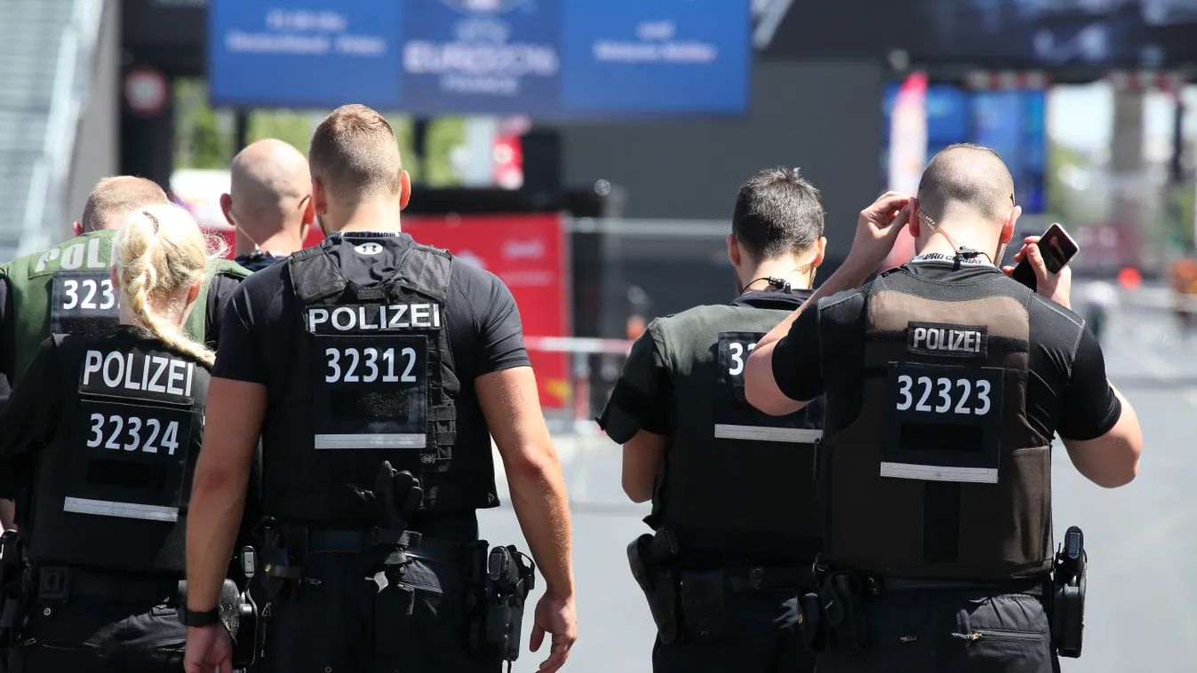 Fußball EM 2016 - Berlin Fanmeile - Polizei