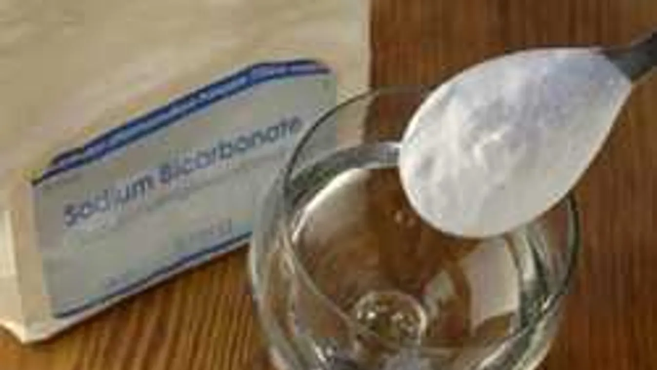 Szórj szódabikarbónát a szélvédőre! Nem hiszed el, mi történik!