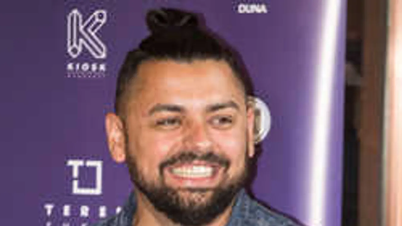 Pápai Joci forgalmi dugót okoz, ha megjelenik