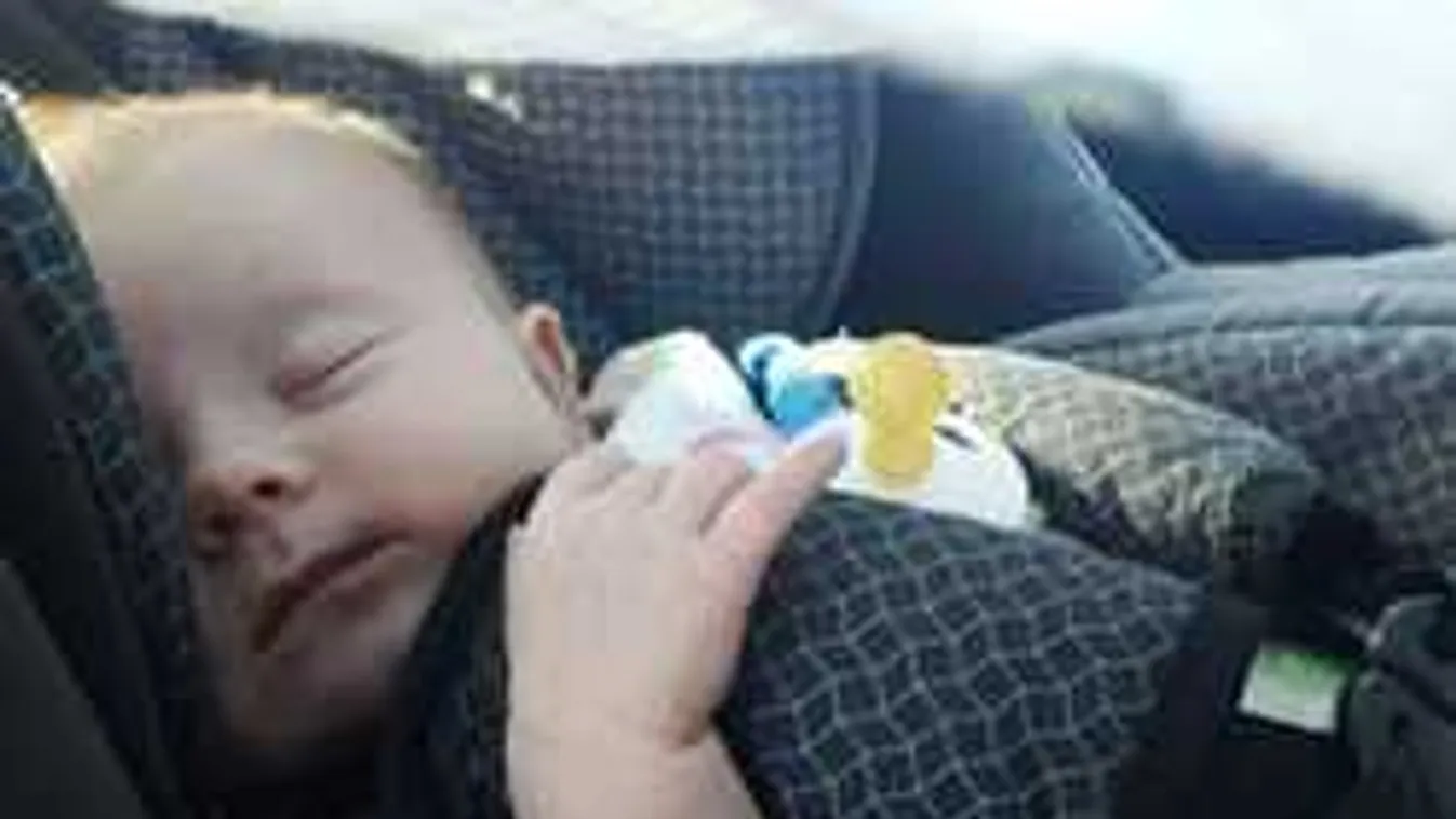 "Mit gondolt?" - kiáltott rá a tűzoltó az anyára, aki a forró kocsiban hagyta a kisfiát