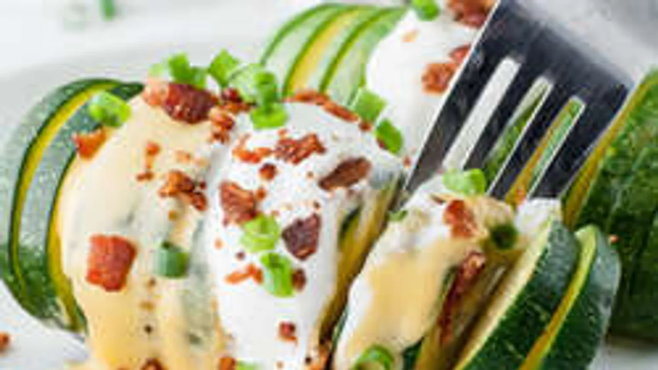 Diétázók kedvenc vacsorája: Sajtos cukkinilegyező