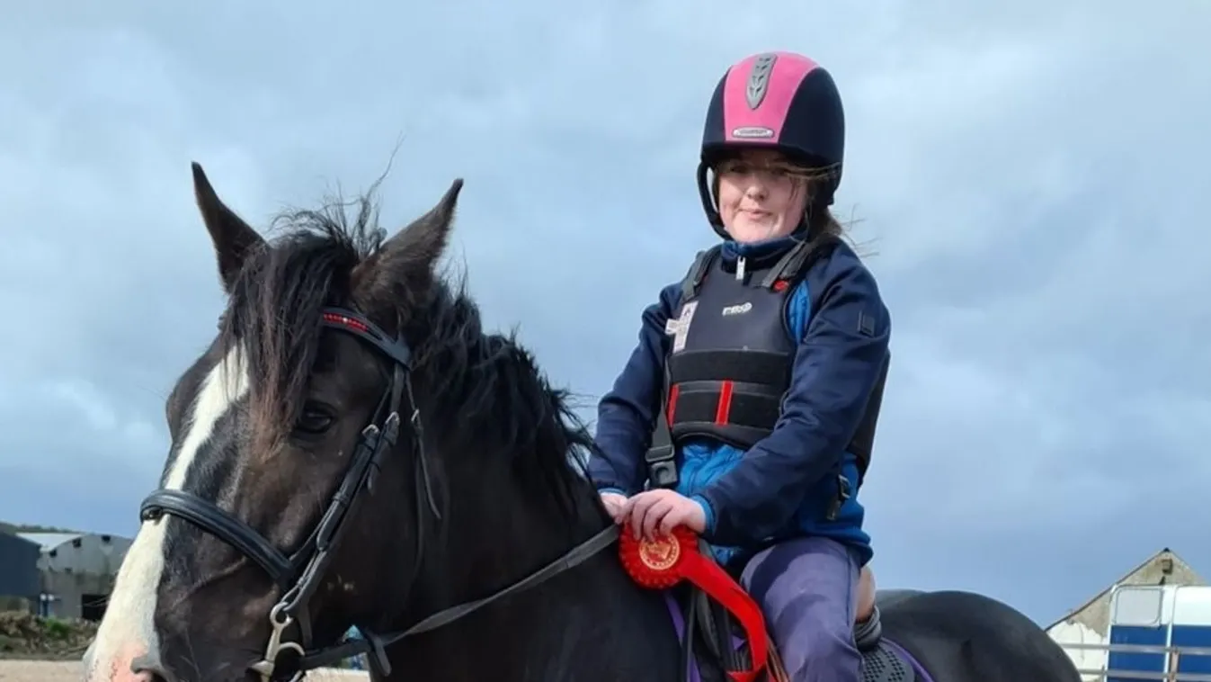 Váratlan tragédia: biciklizés közben vesztette életét az angyalarcú 11 éves lány – Fotó