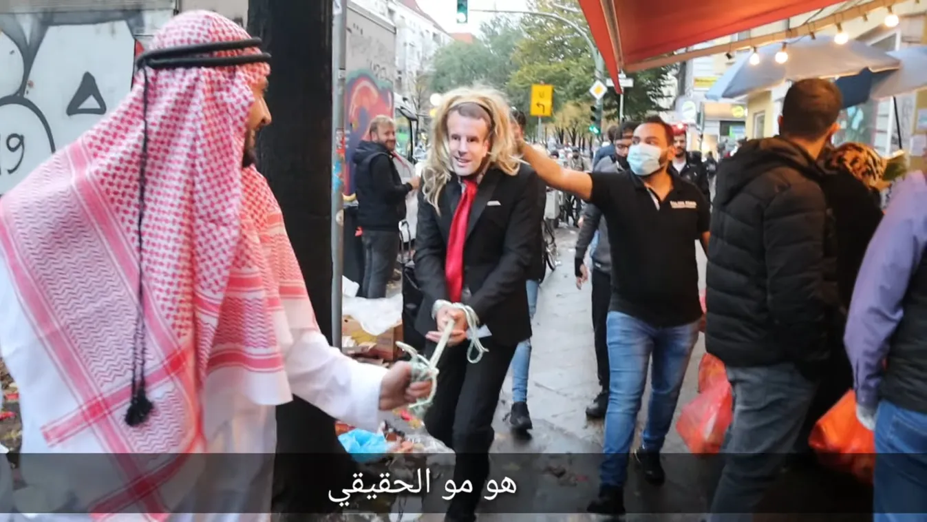 Megalázták a francia elnököt: összekötözött kézzel vonszolták végig az utcán az imitátorát