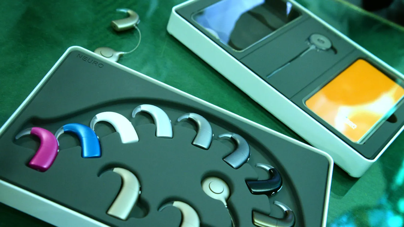 Hamarosan hall és beszél a megműtött két siket gyerek