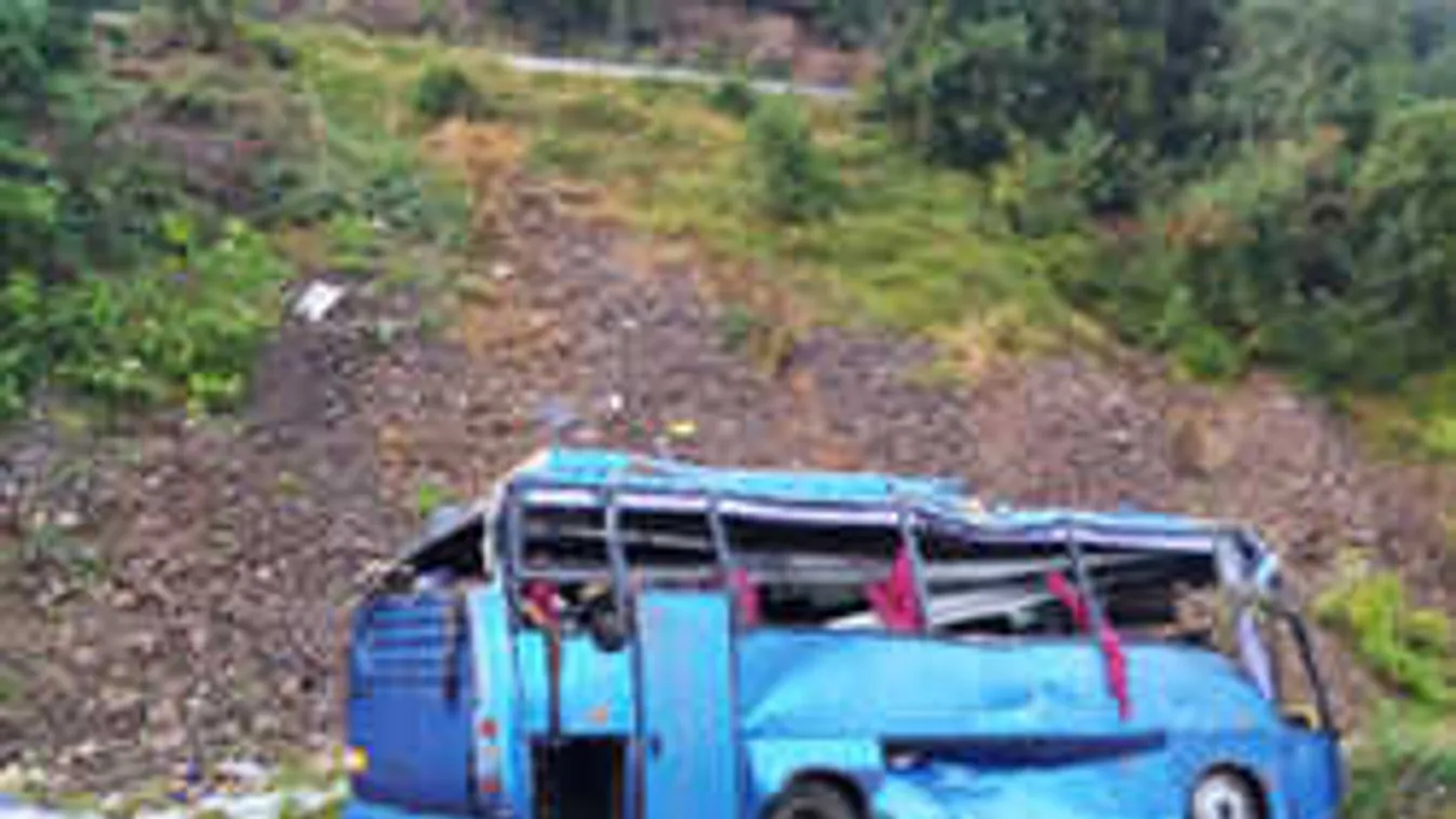 Itt vannak az első, megrázó képek az esti busztragédiáról