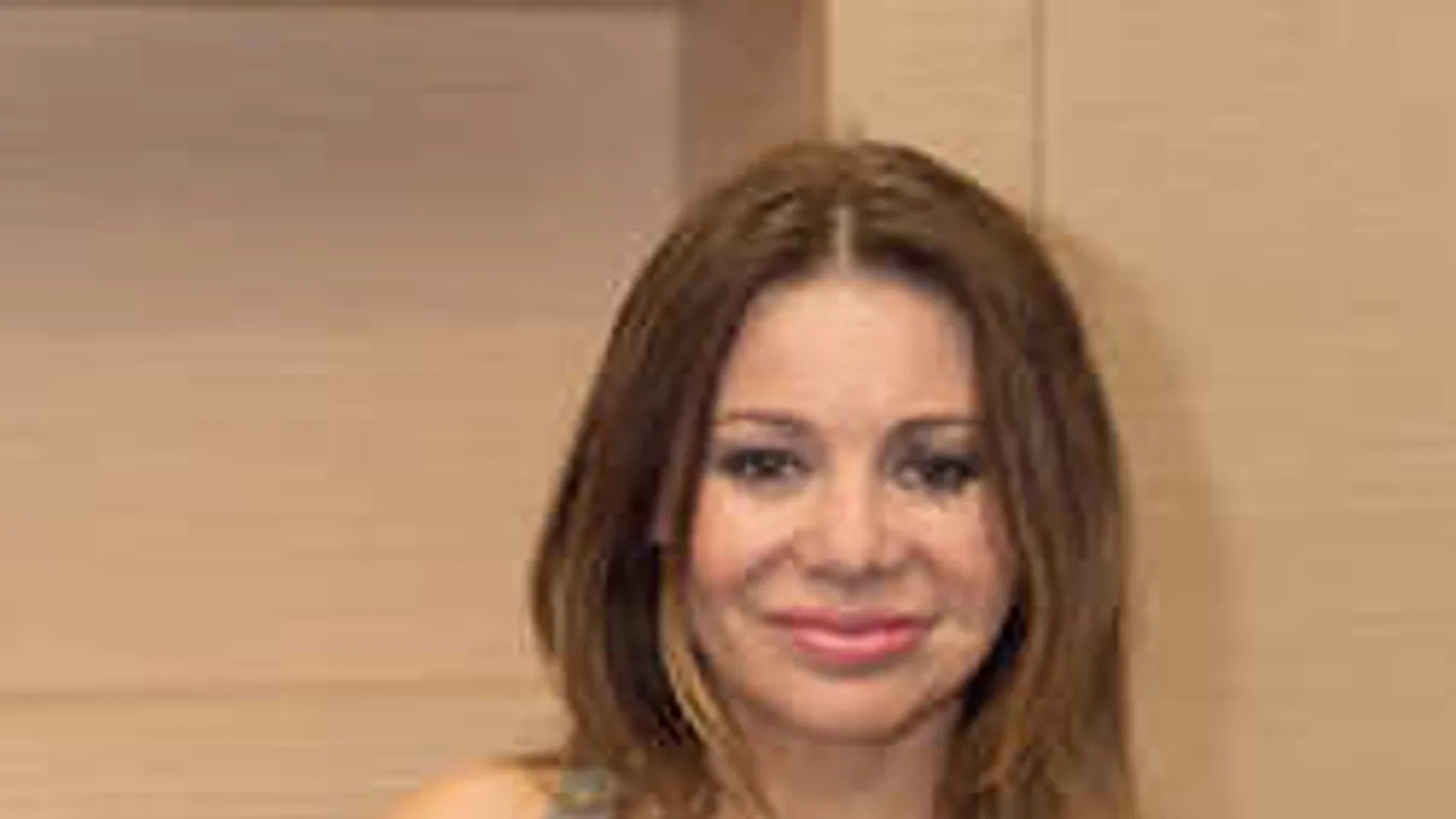 Nagy veszteség érte: nagymamáját gyászolja a népszerű magyar énekesnő