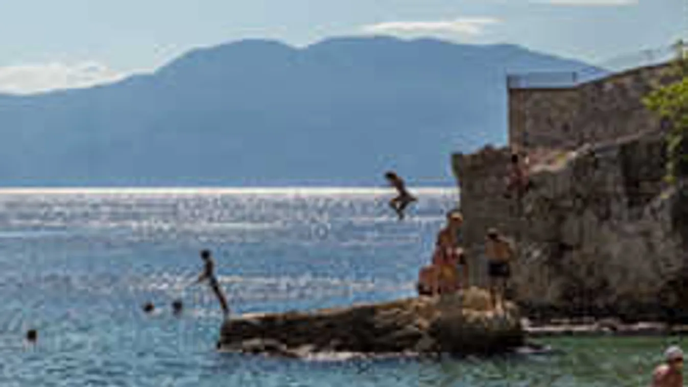 Ezeken a tengerparti fürdőhelyeken mentenek a magyar vízirendőrök