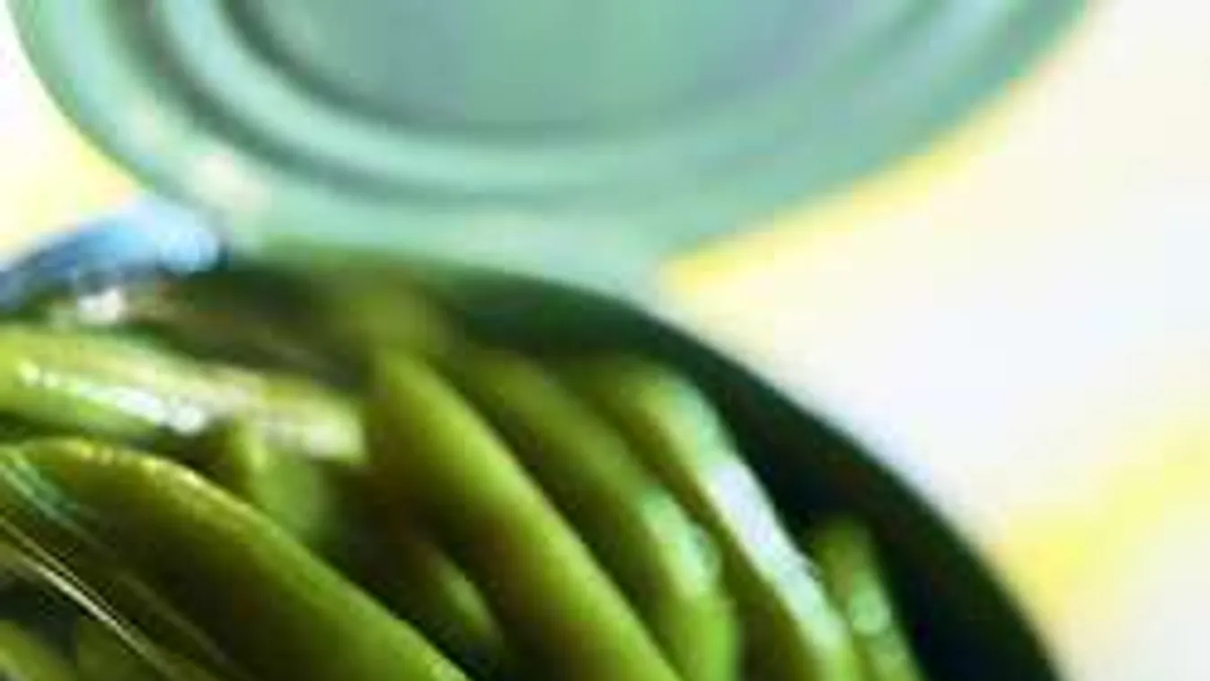 Horror a konyhában: Hátborzongató lény feje lapult a konzervben