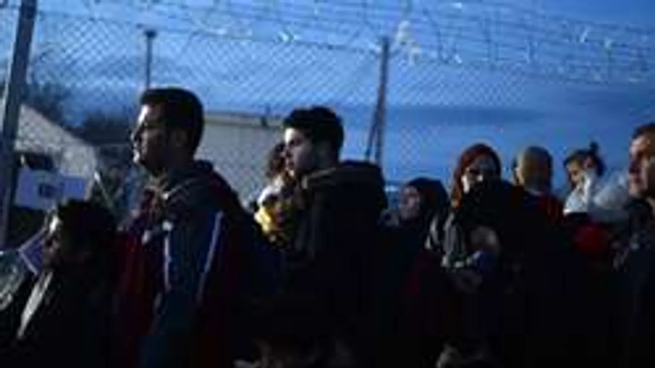 Megtudtuk, erre indulnak az osztrák-magyar migránsjáratok