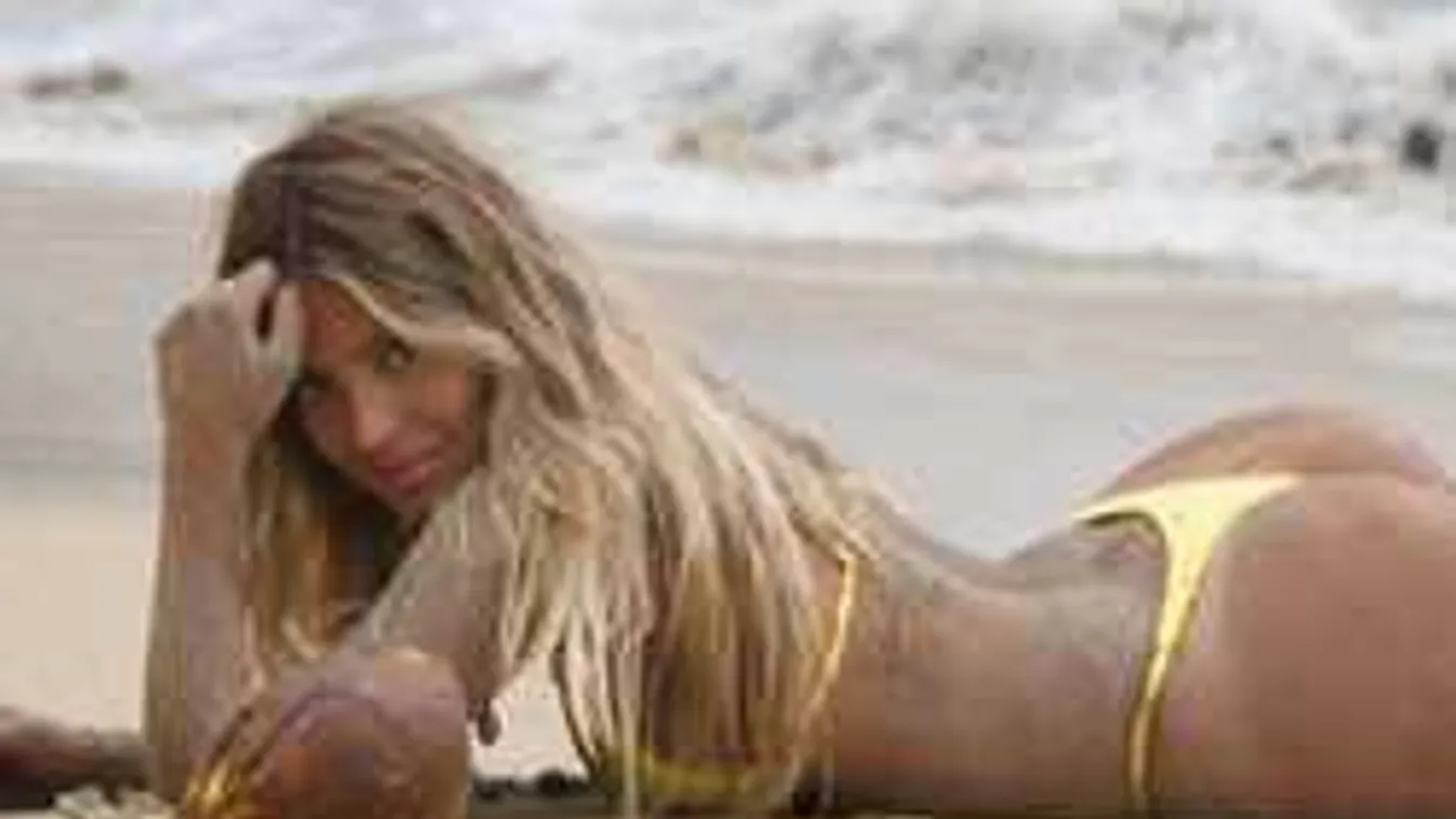 Pucérra vetkőzve lovagolt egy jót a strandon a bombázó turistalány