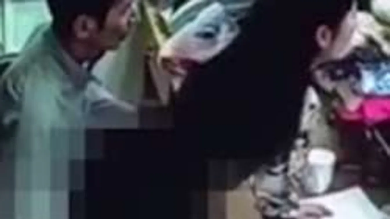 Sokkoló: A pult mögött szexelt alkalmazottjával a perverz boltos!