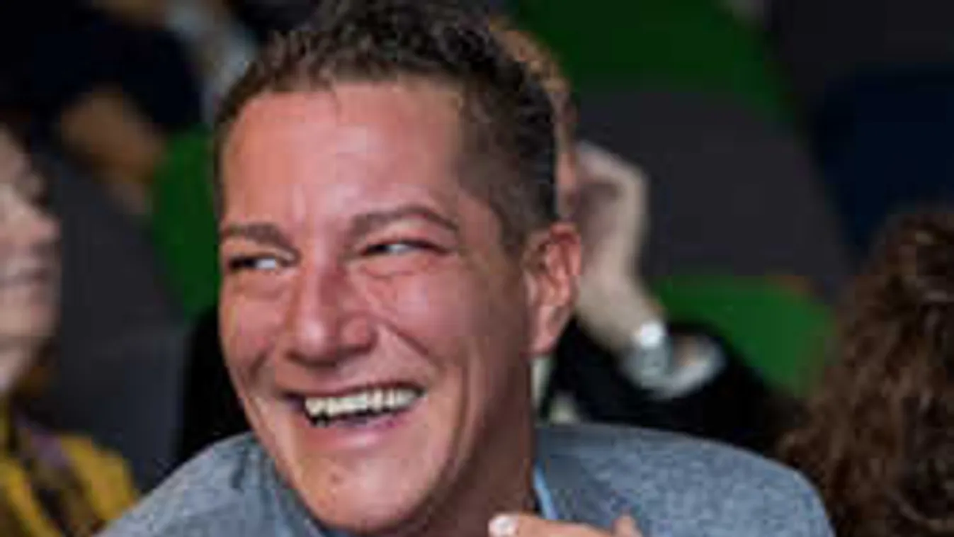 Tud élni a magyar színész: így falatozik nászútján