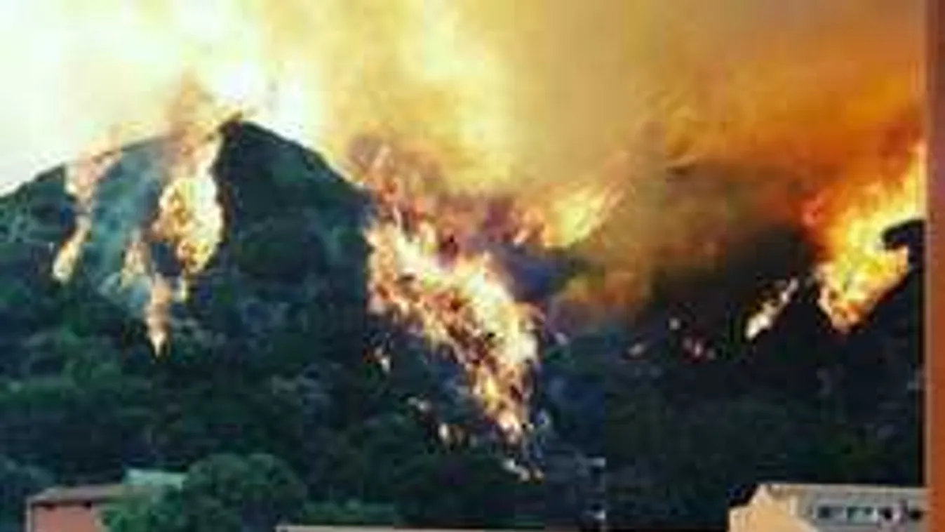 Lángokban áll Olaszország, a turisták is veszélyben vannak