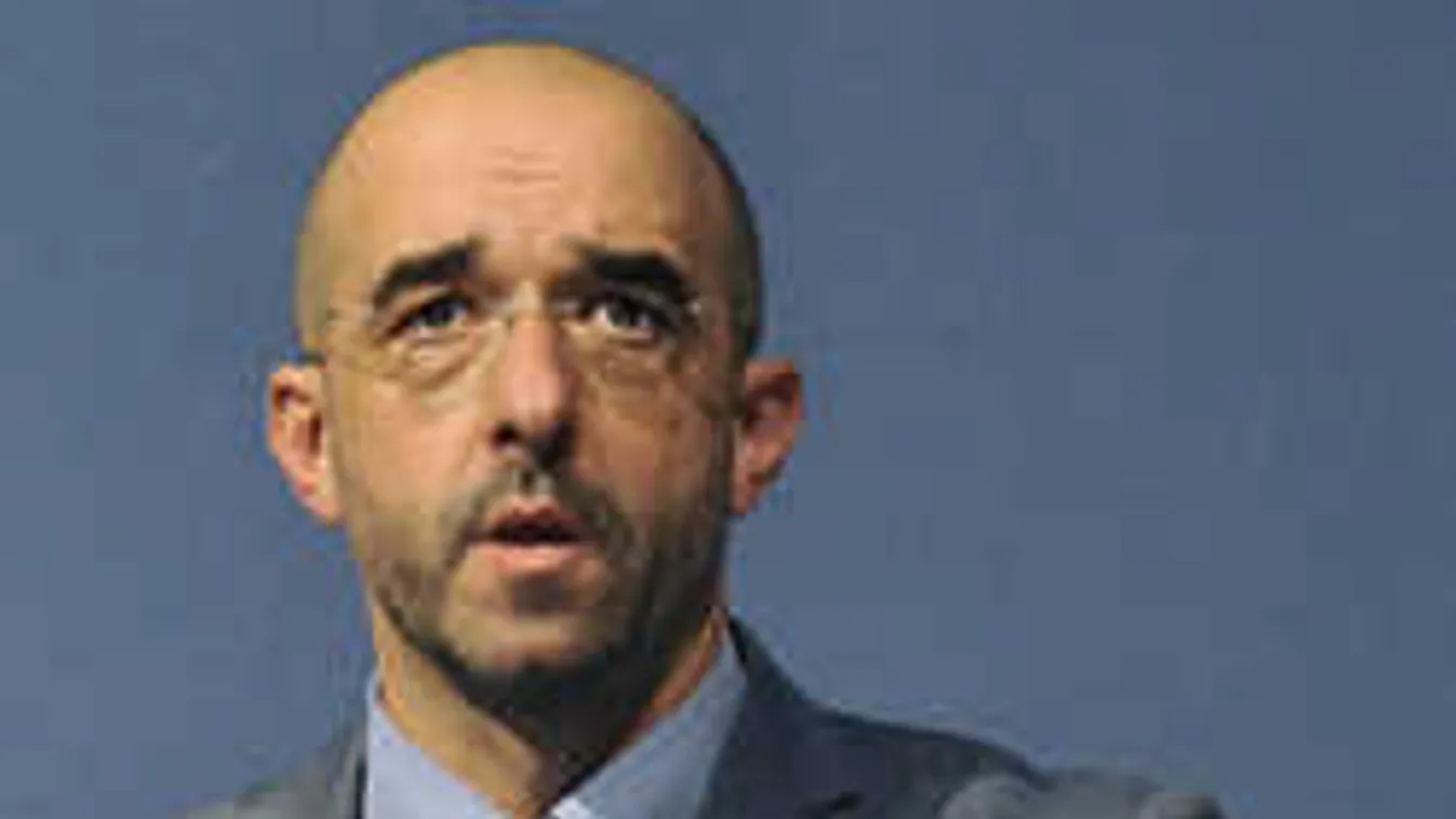 Bécsbe ment a kormányszóvivő is