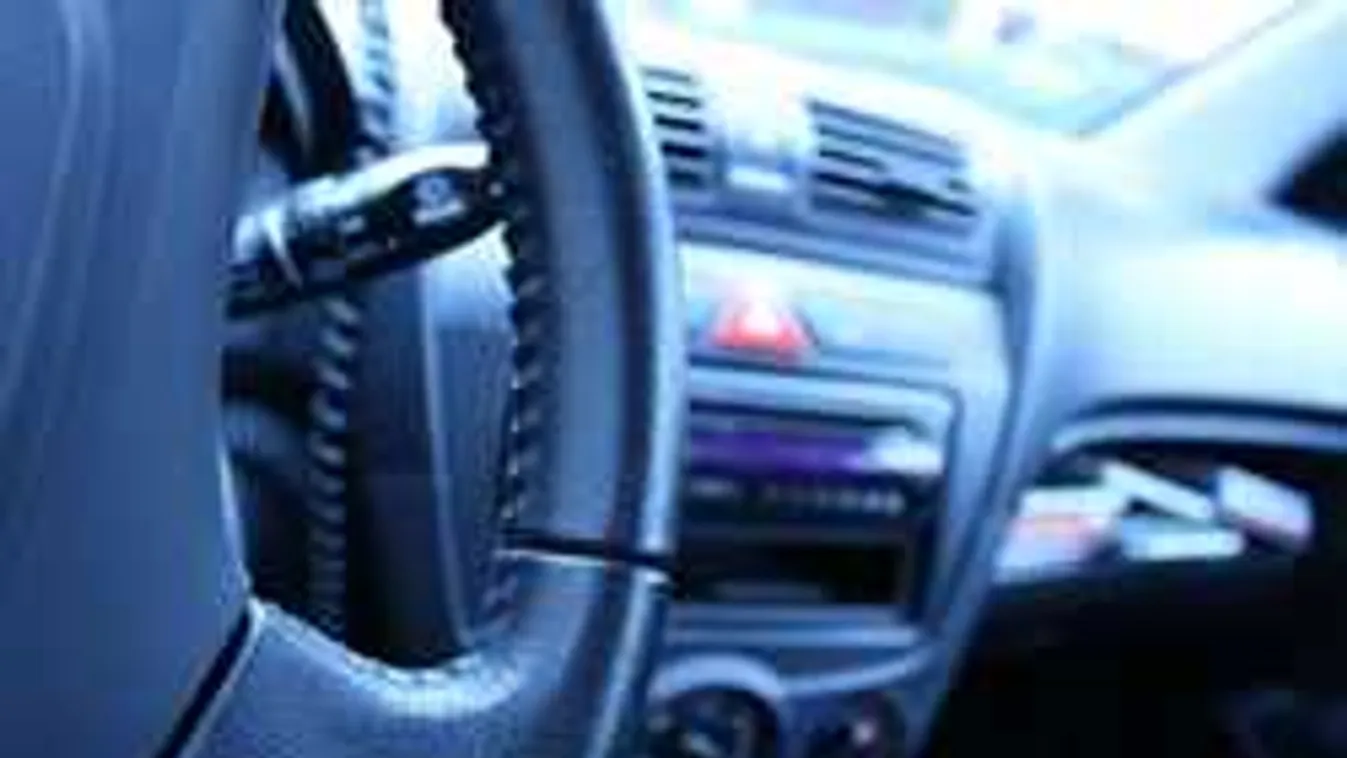 Pokoli fuvar: gyerekkel együtt kötött el egy kocsit a drogos férfi Pápán