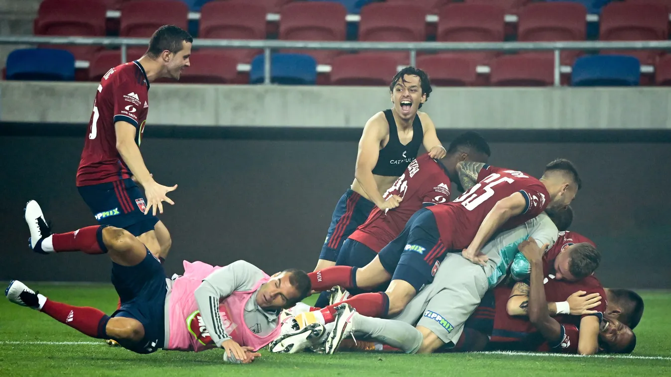 Görögtűz a stadionban, így ünnepeltek a fehérvári hősök