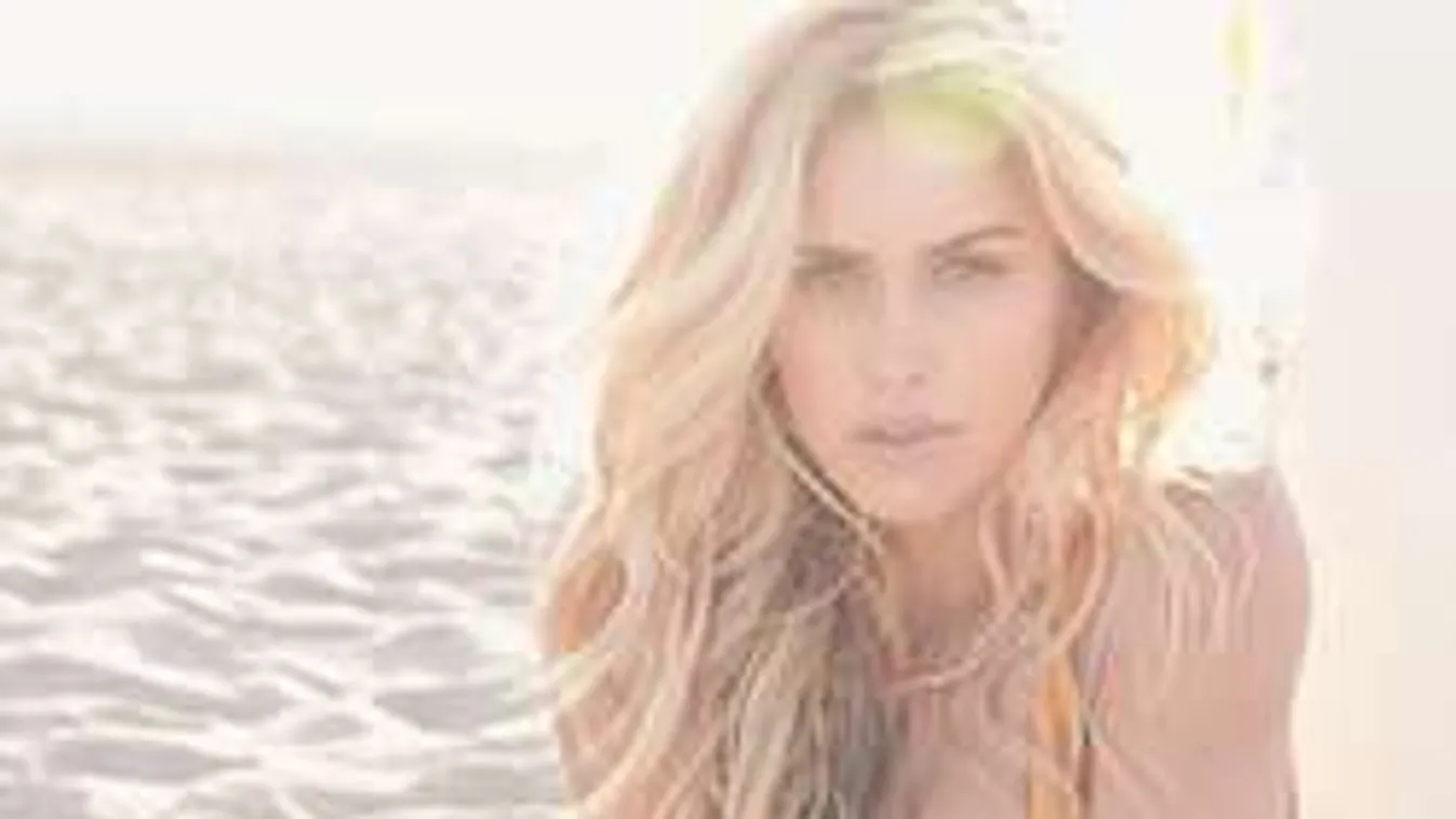 Izgatóan vetkőzik az olimpikon szexi cicababája - Fotók