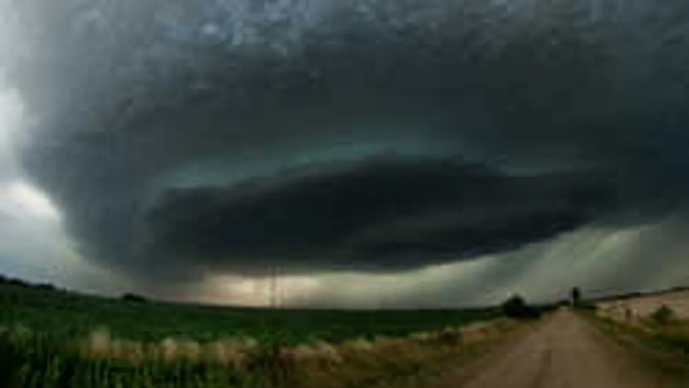Nézd meg testközelből a Magyarországon áthaladó szupercellát