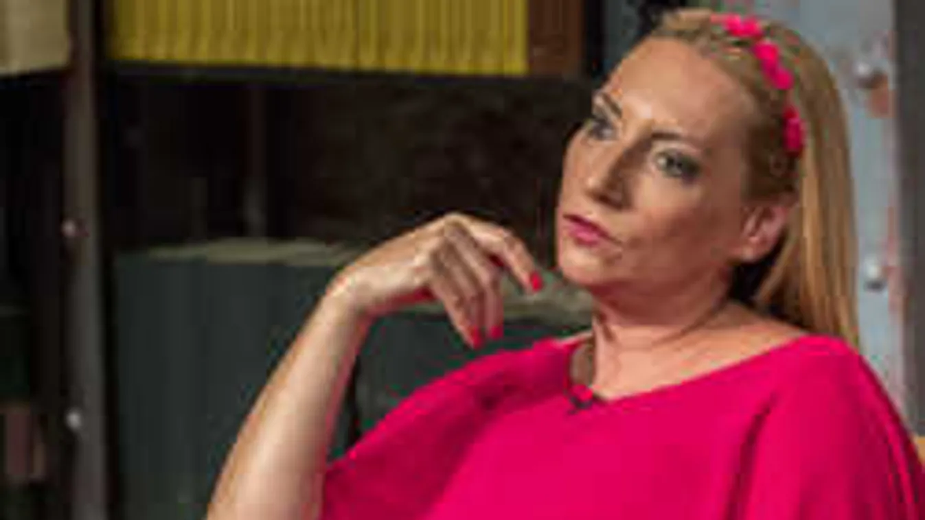 Döbbenet, kiderült, miért törte el a csuklóját a magyar műsorvezető!