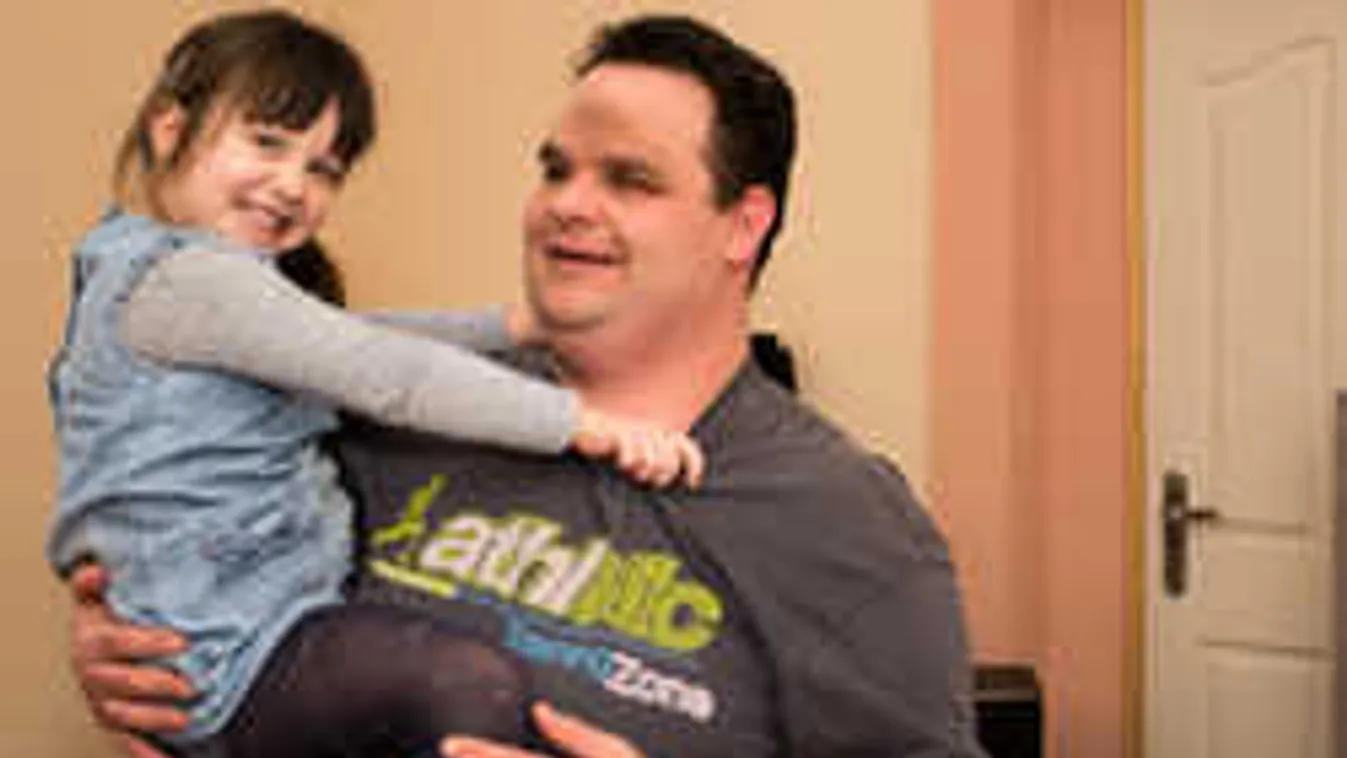 Váratlan fordulat a kislányát egyedül nevelő vak apuka életében