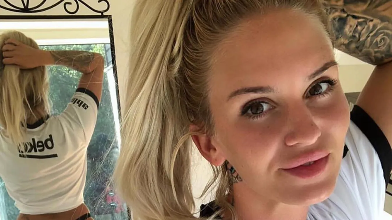 Furcsa pózban villantotta meg melleit a tetovált sportolónő