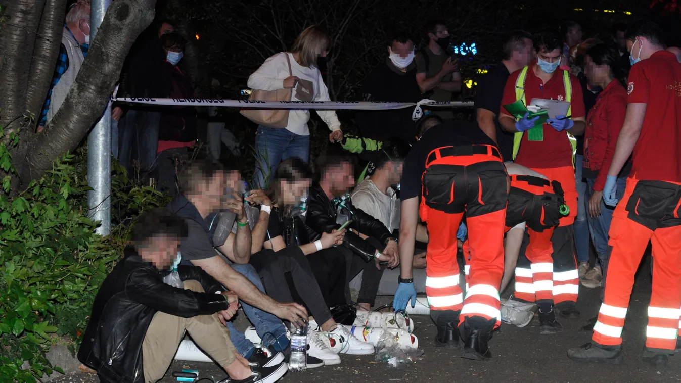 Brutális tűz ütött ki a X. kerületben: 11 ember rekedt a lángoló épületben – fotók