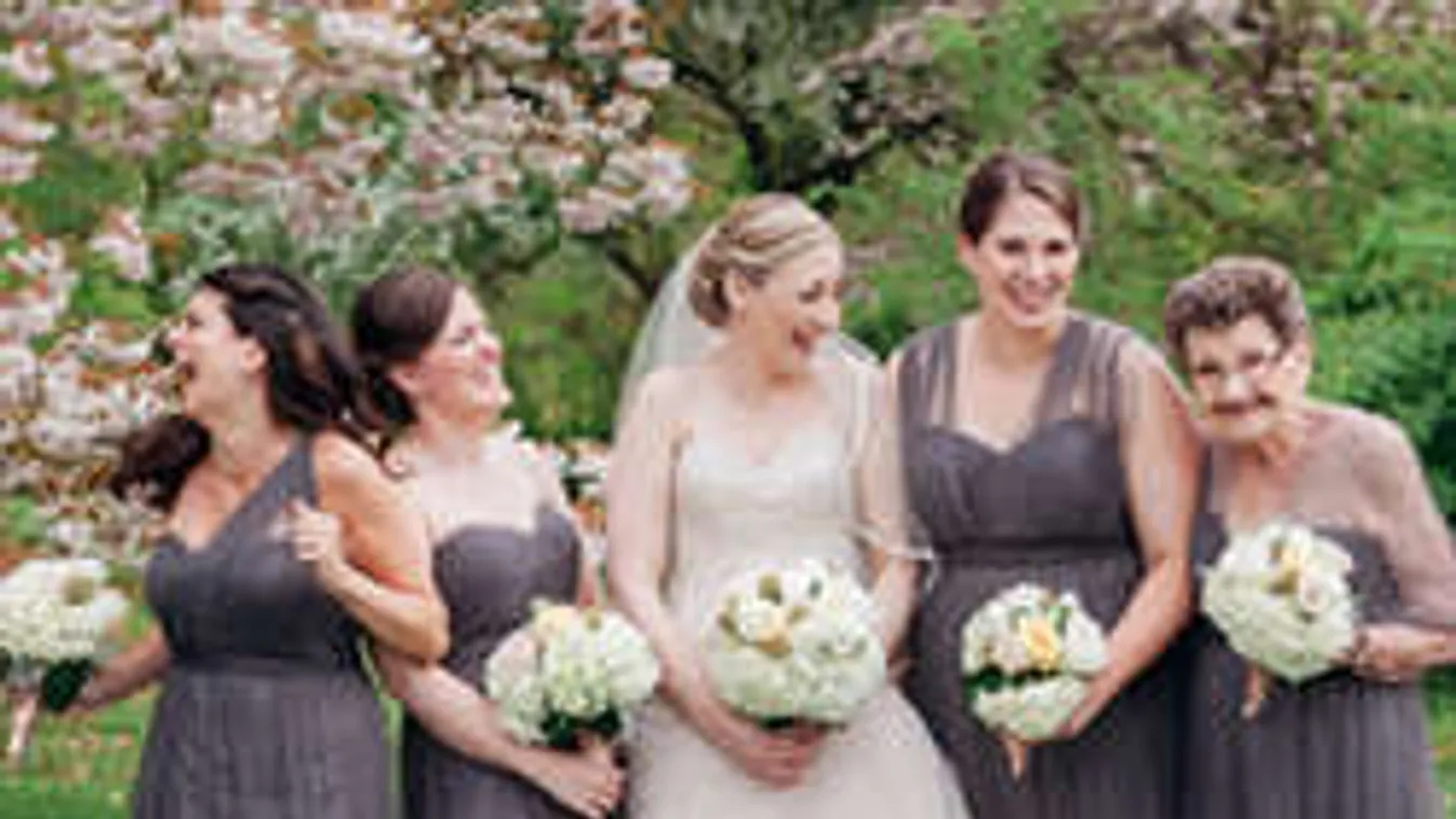 Koszorúslány lett a 89 éves nagyi