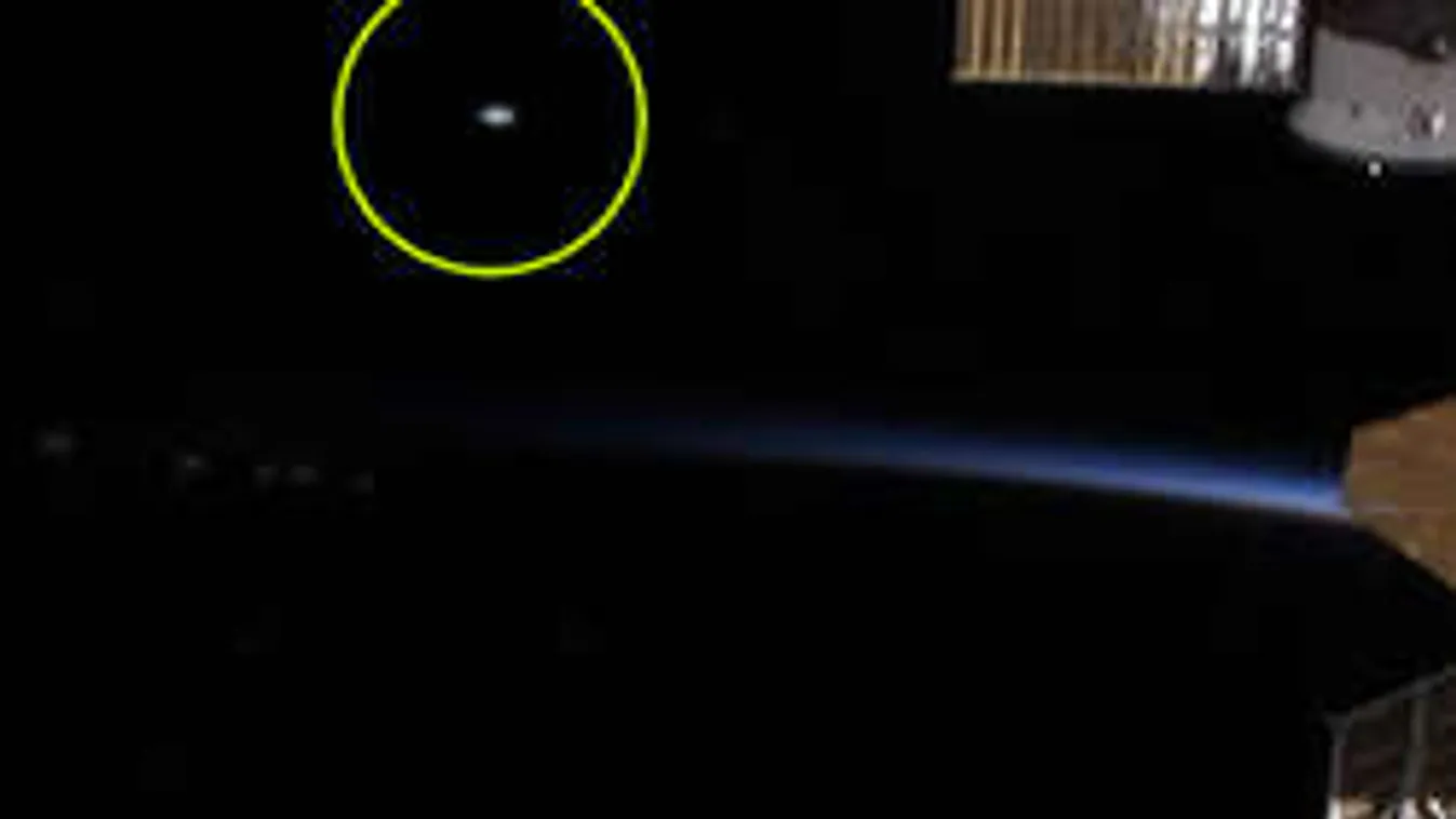 Furcsa tárgy tűnt fel az űrállomás élő közvetítésén!