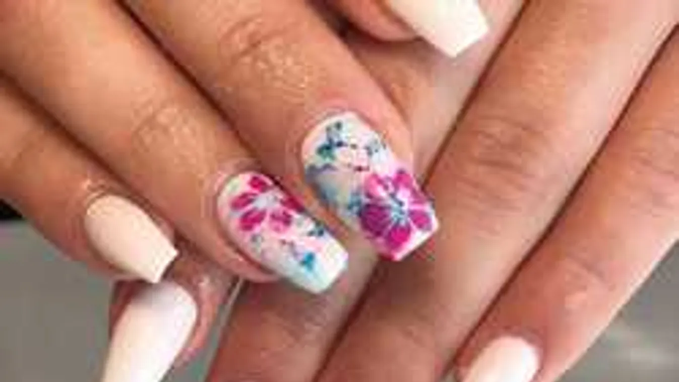 Itt a 2019-es nyár legújabb manikűrdivatja