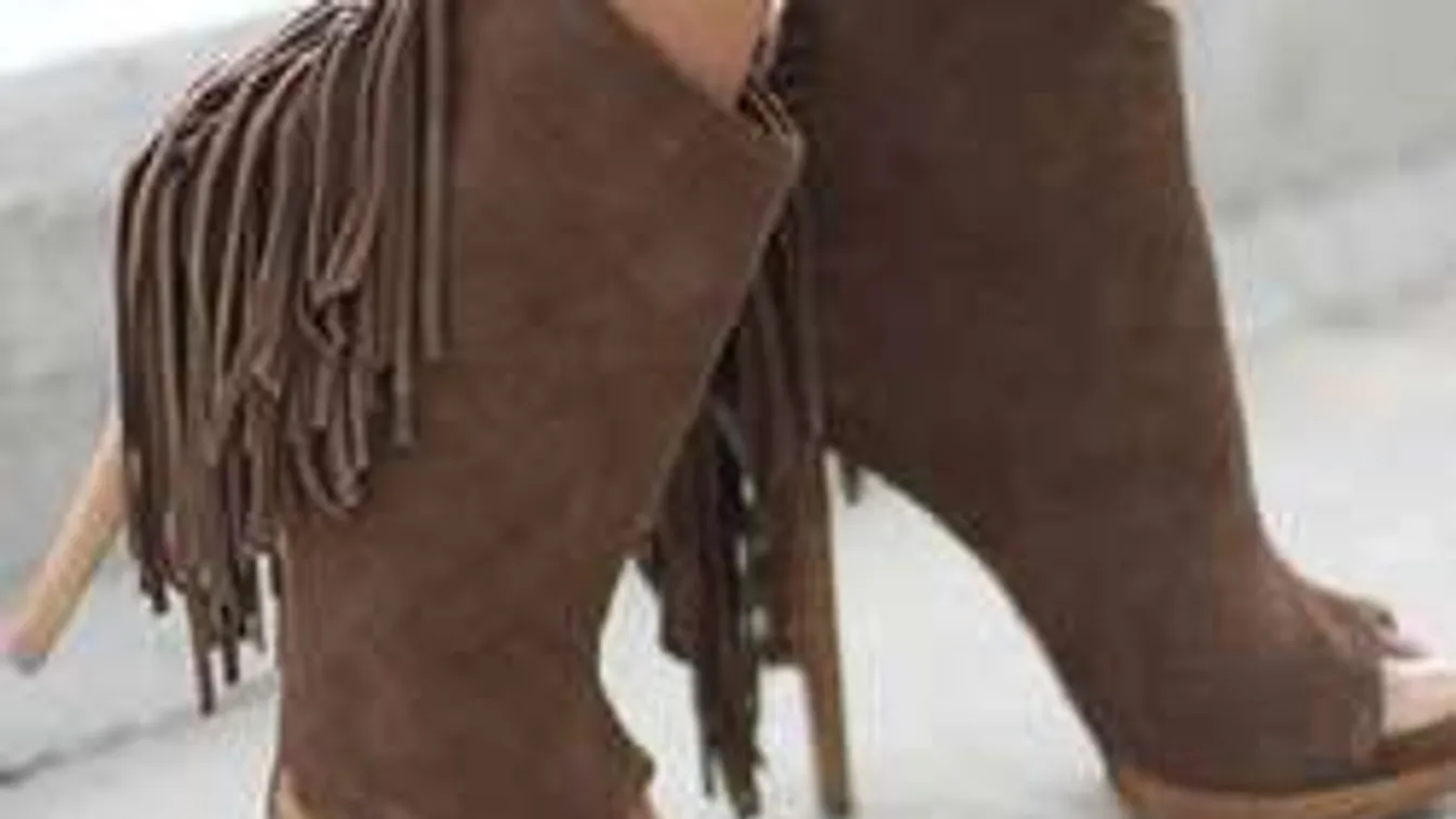 Most leesett az állunk: Frufrus cipőben járnak a nők