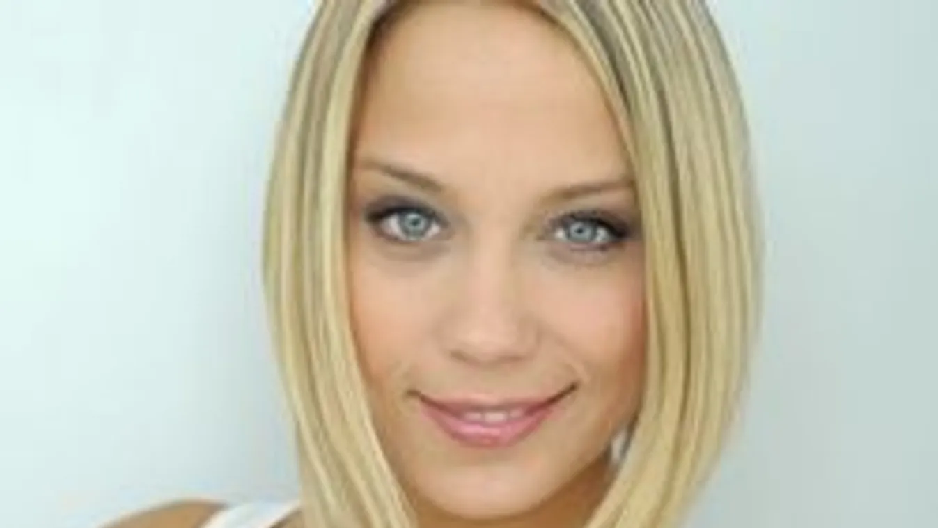 Szexi kolléganőjét ölelgeti Kiss Ramóna