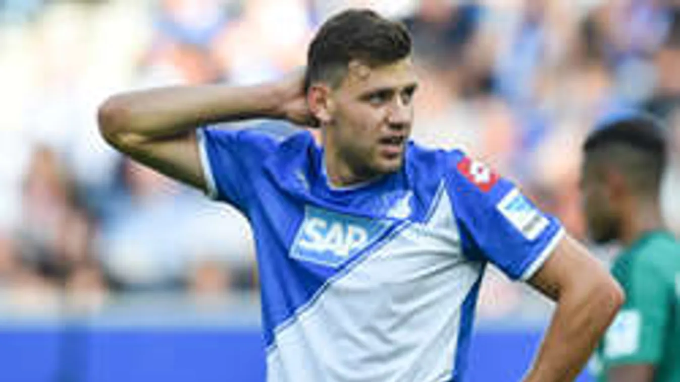 Kibuggyanó mellű latin bombázót újított be Szalai Ádám - Fotók