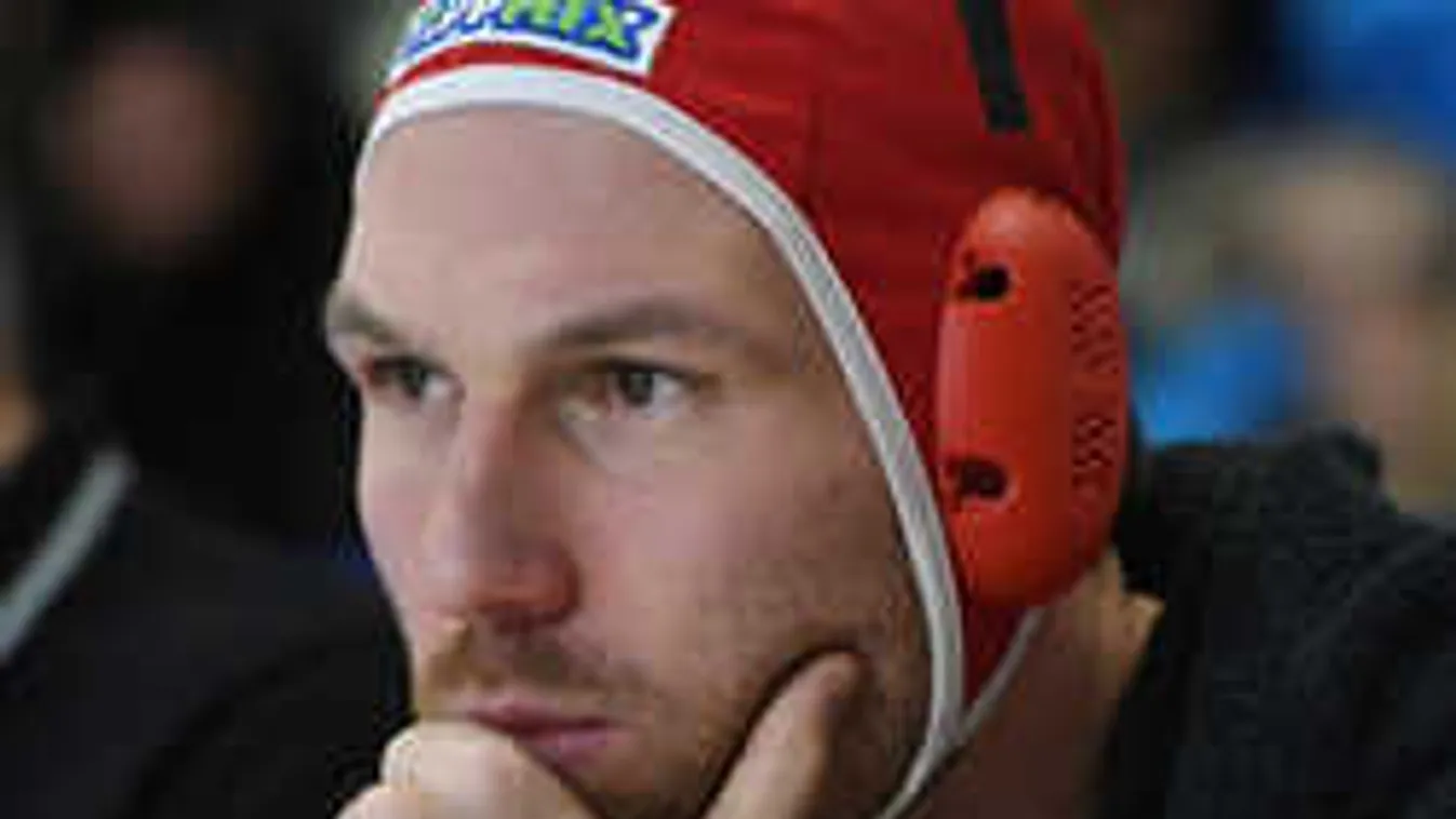 Brutális, csapattársa bénította le a magyar válogatott sztár karját