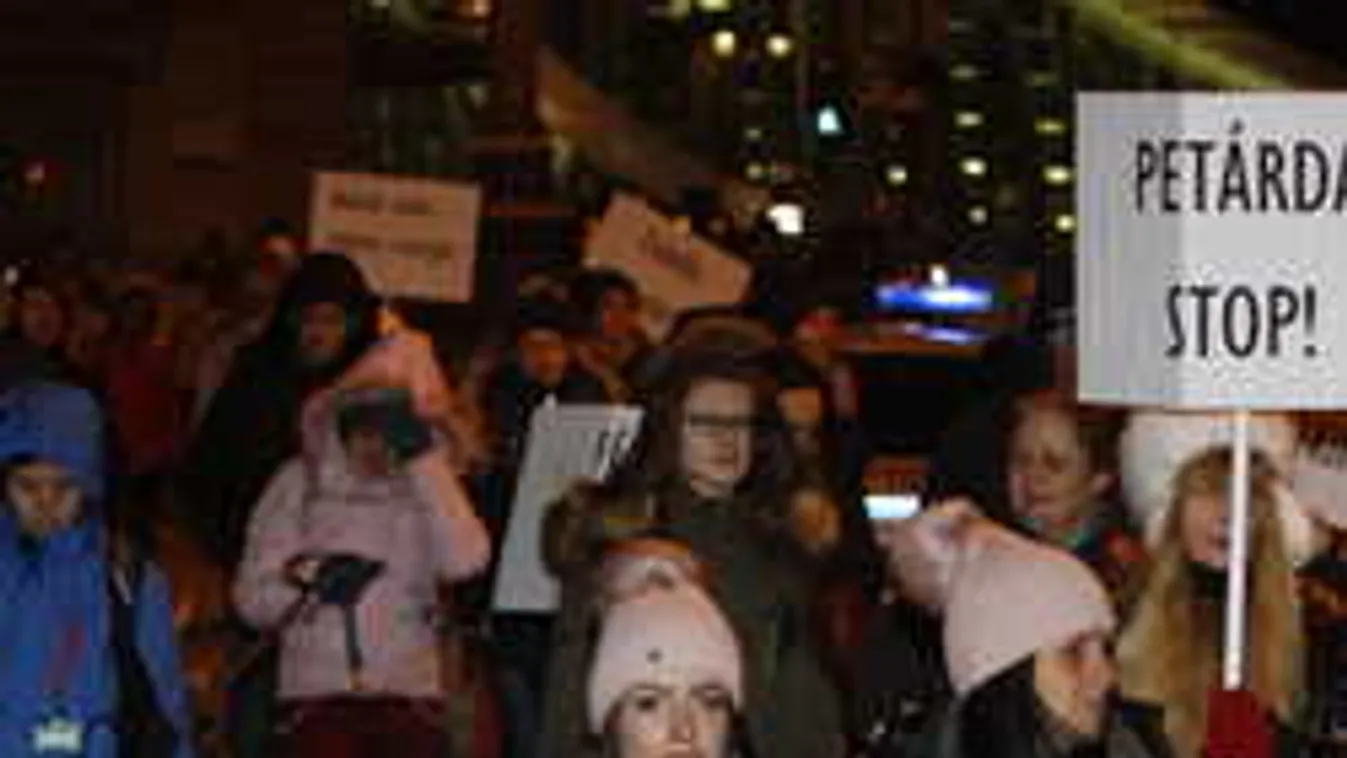 Hatalmas tömegdemonstráció Budapest szívében