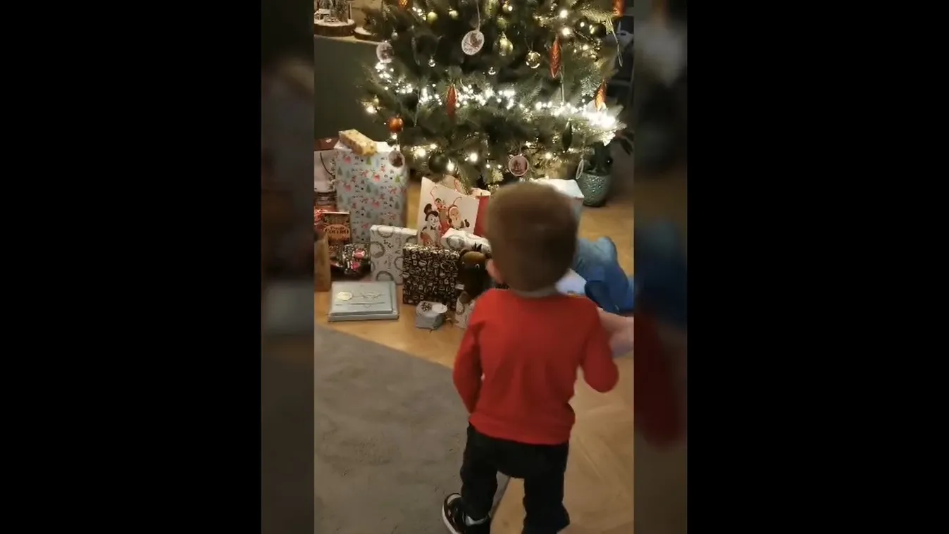 Ezt látnod kell: az SMA-s Zente már egyedül ment a karácsonyfához az ajándékokért – videó