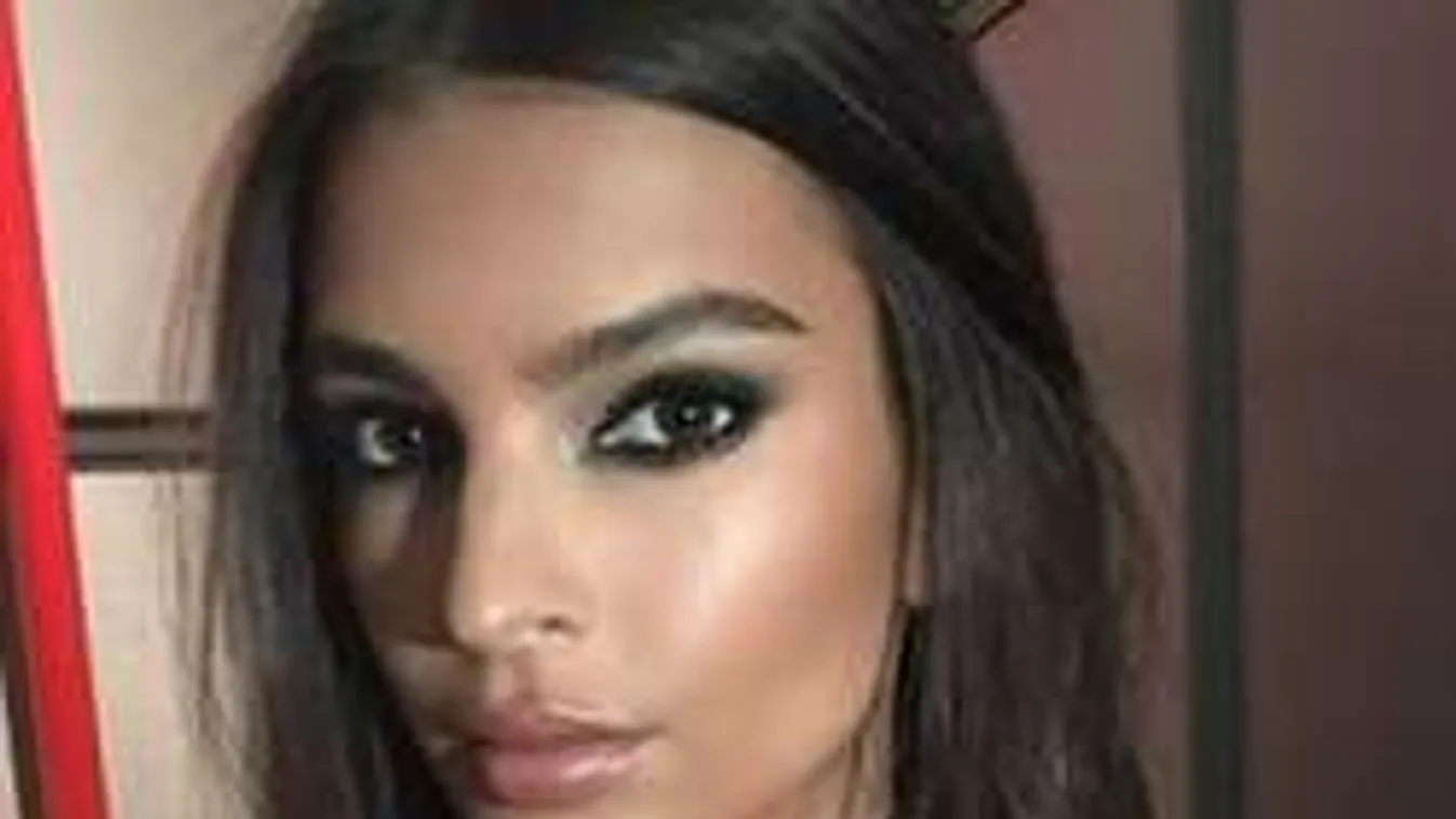 Tangában villantott őrjítő idomokat a világ egyik legdögösebb nője