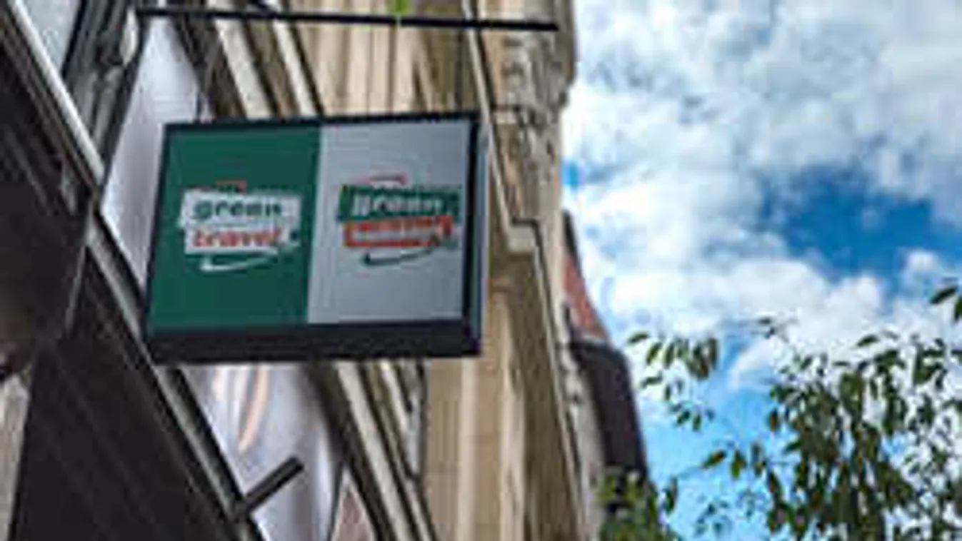 Forrnak az indulatok, tüntetnek a Green Holidays utasai