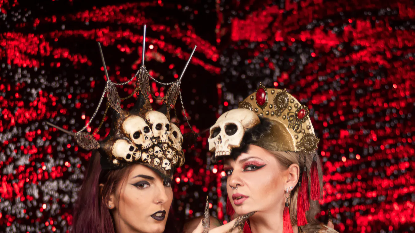 Kiszivárgott egy forró videó a szexi magyar boszorkányok fotózásáról