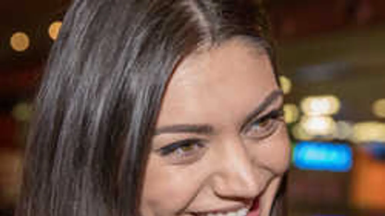 Ez nem semmi, fürdőruhában mutatta meg magát a várandós Kulcsár Edina!