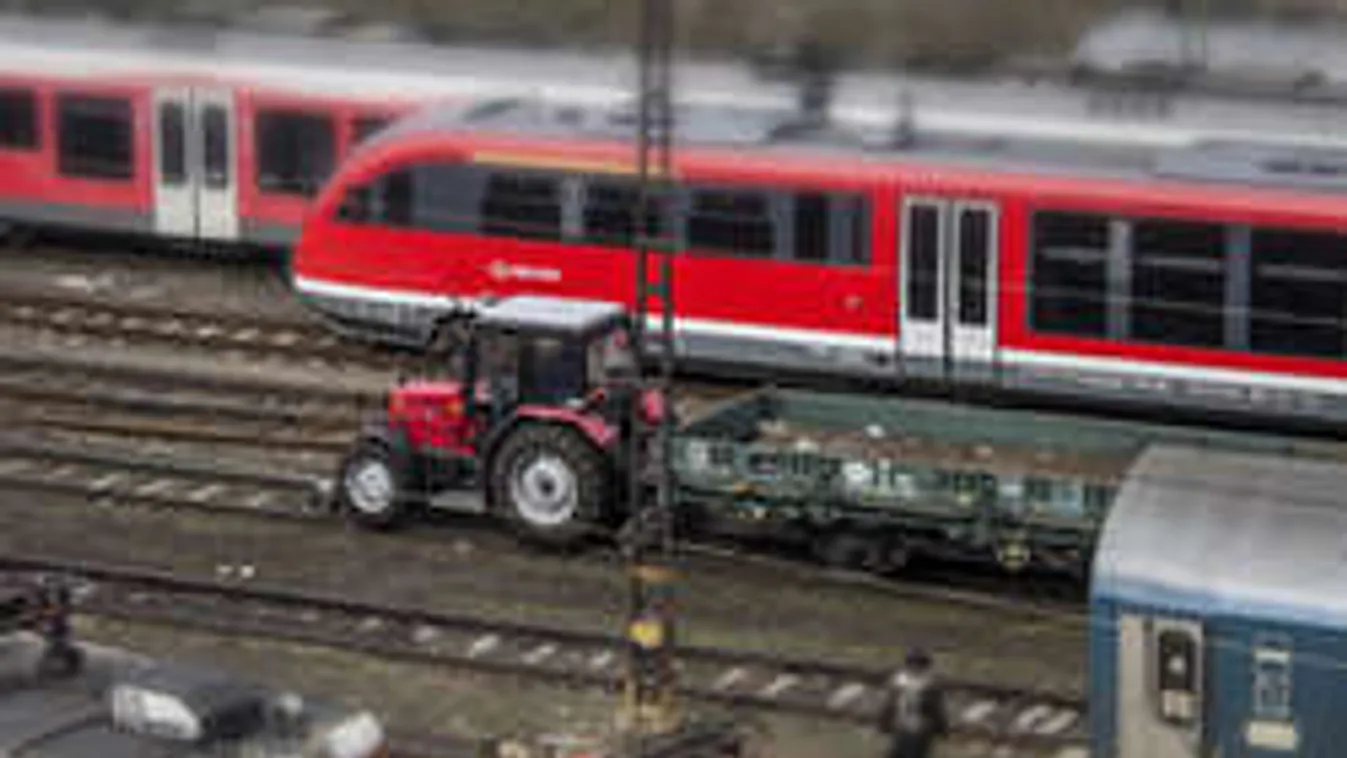 Ez durva! Vörös színű figyelmeztetés a vasúttól!